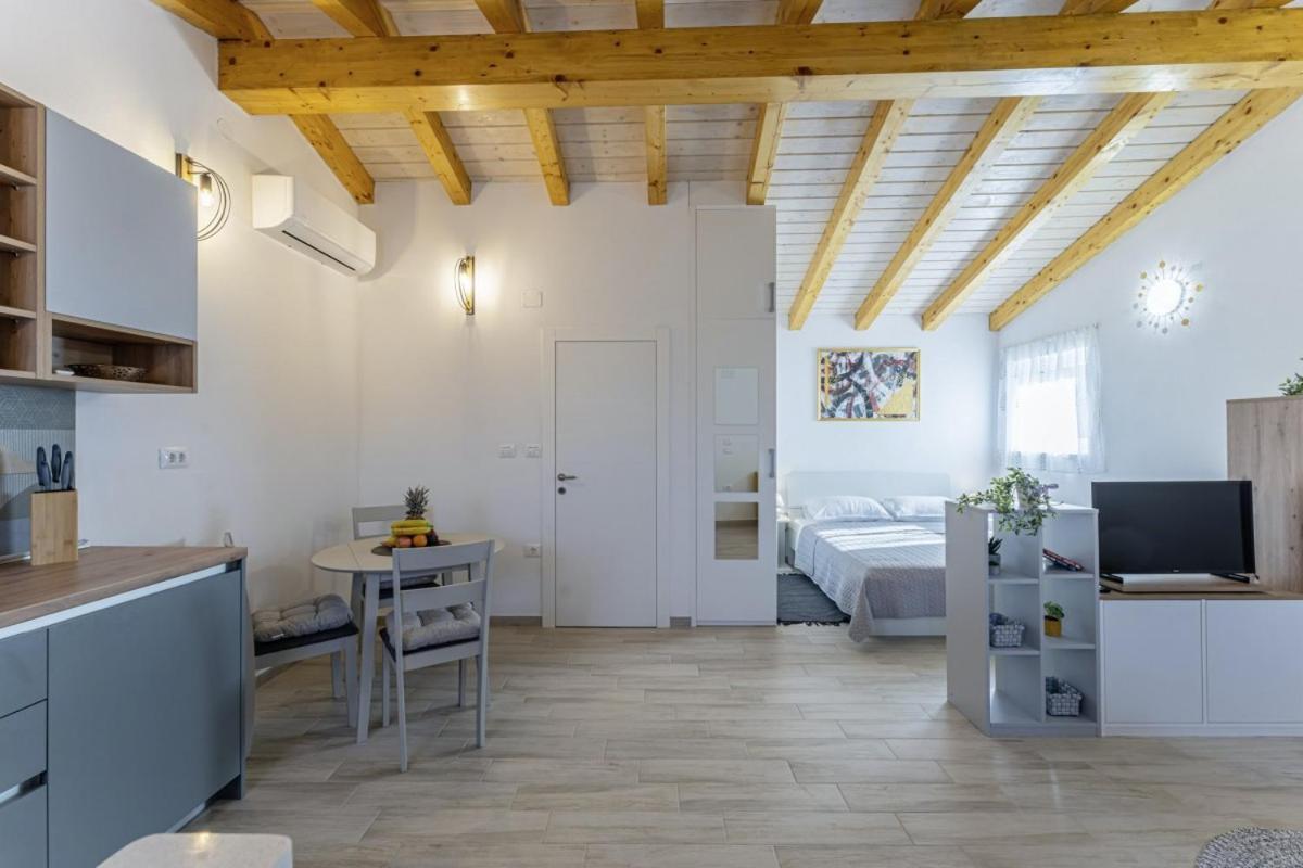 Modean In Pula - Haus Fuer 2-3 Personen Villa ภายนอก รูปภาพ