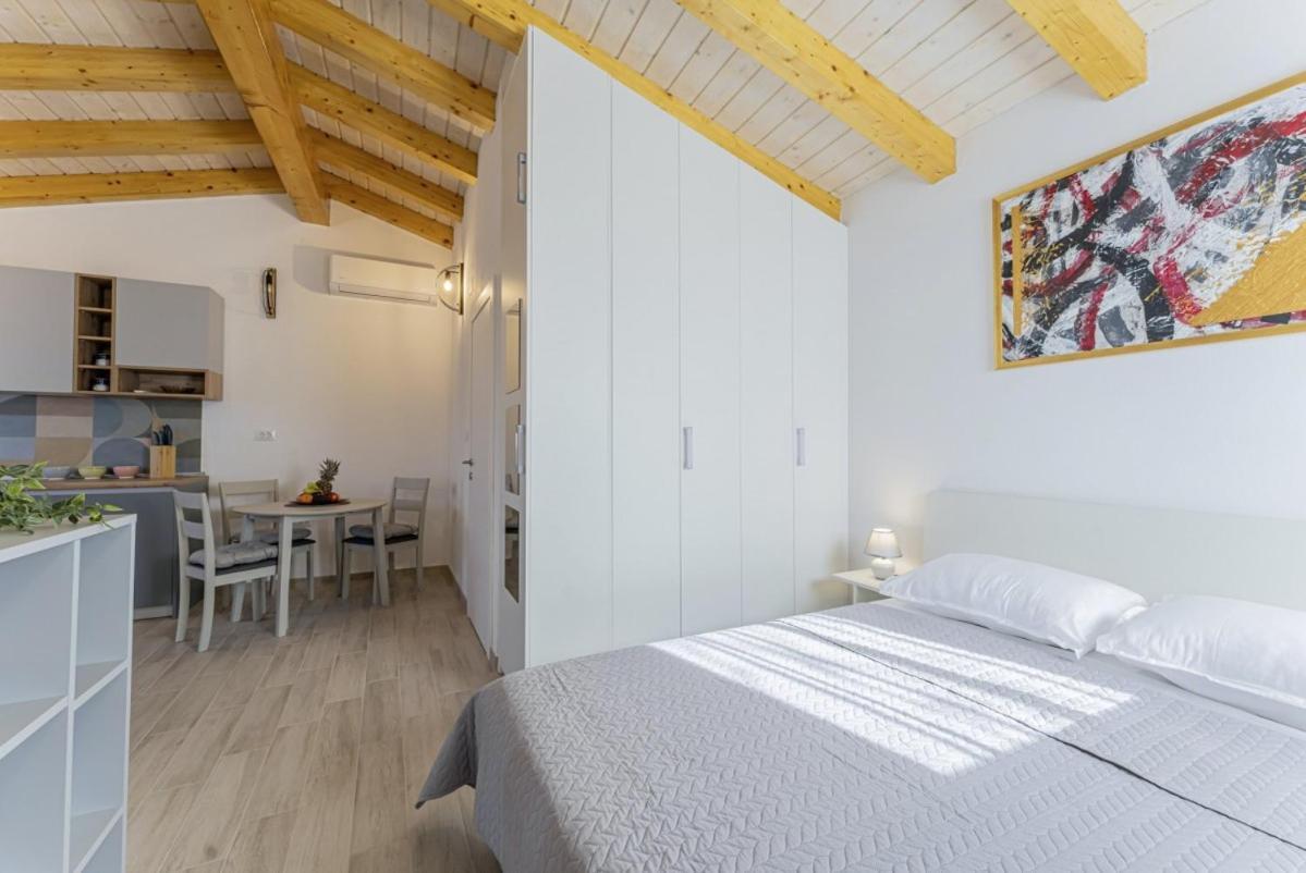 Modean In Pula - Haus Fuer 2-3 Personen Villa ภายนอก รูปภาพ