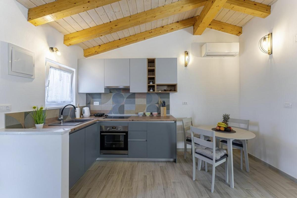 Modean In Pula - Haus Fuer 2-3 Personen Villa ภายนอก รูปภาพ