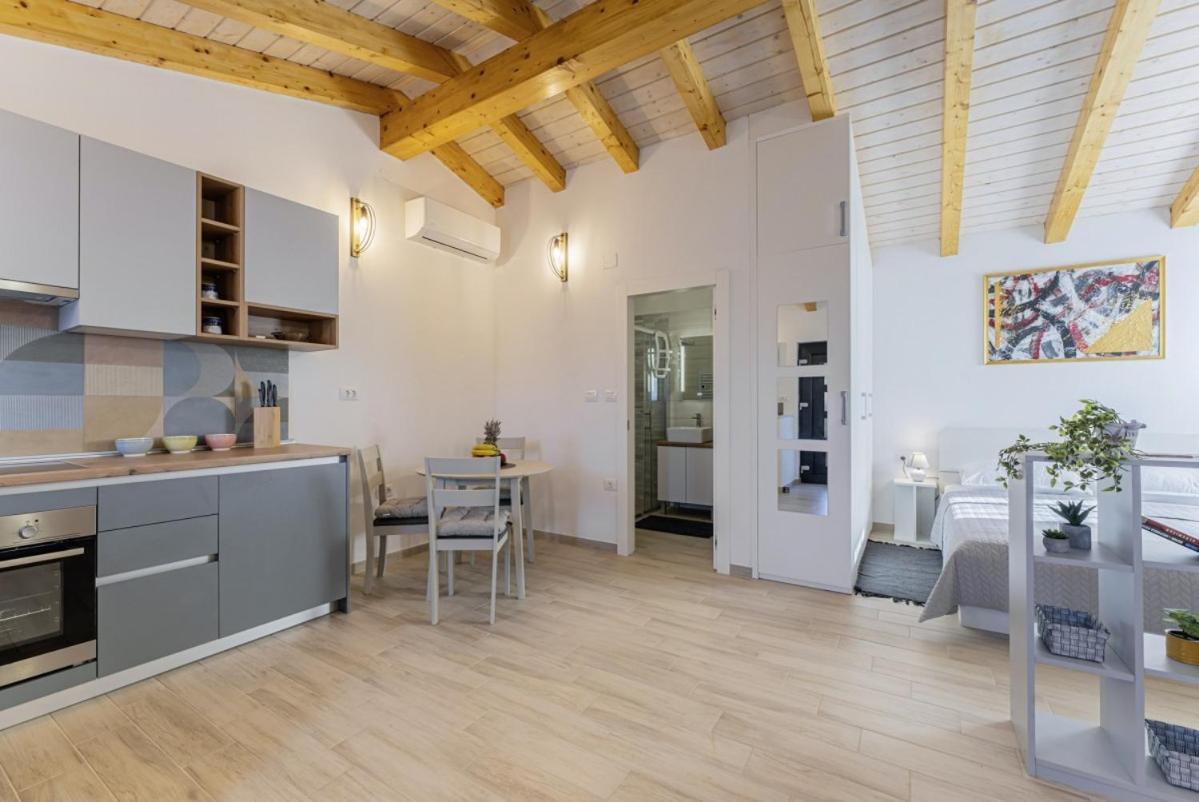 Modean In Pula - Haus Fuer 2-3 Personen Villa ภายนอก รูปภาพ